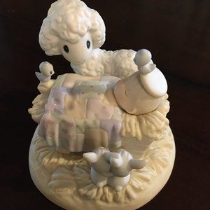 Precious Moments 588164 Behold The Lamb Of God